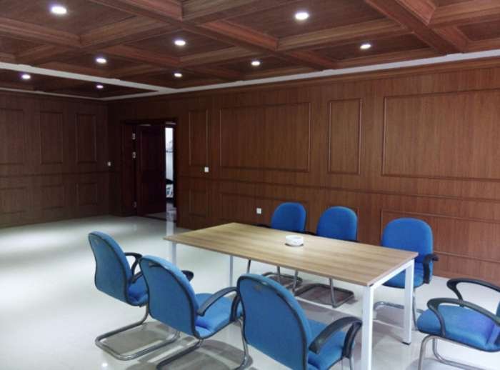 Hình ảnh tấm nhựa ốp tường pvc-nano giã vân gỗ văn phòng